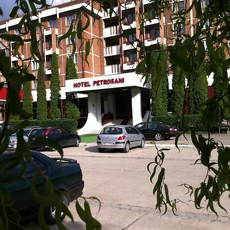 Petrosani Camere De Inchiriat - Hotel Petroshani Srl Buitenkant foto