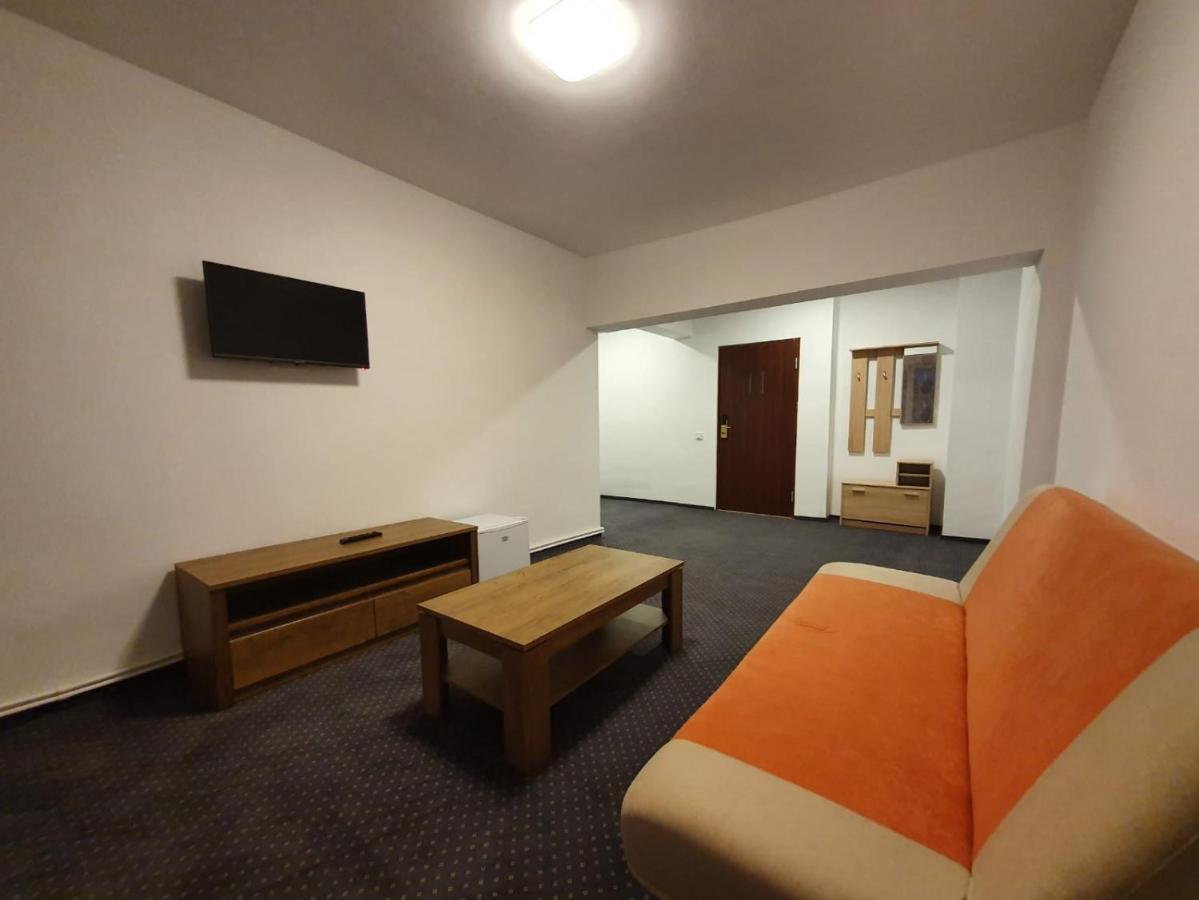 Petrosani Camere De Inchiriat - Hotel Petroshani Srl Buitenkant foto