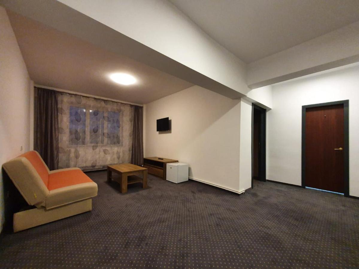 Petrosani Camere De Inchiriat - Hotel Petroshani Srl Buitenkant foto