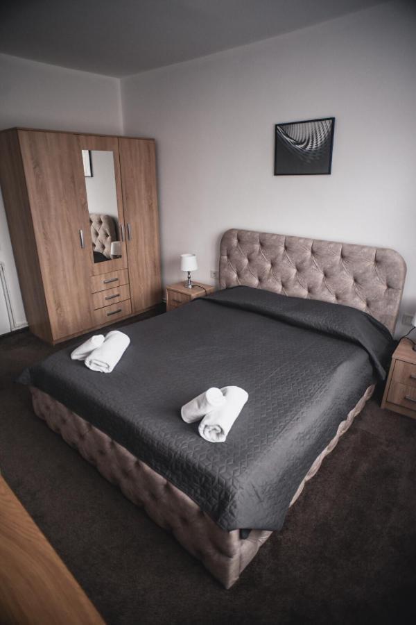 Petrosani Camere De Inchiriat - Hotel Petroshani Srl Buitenkant foto