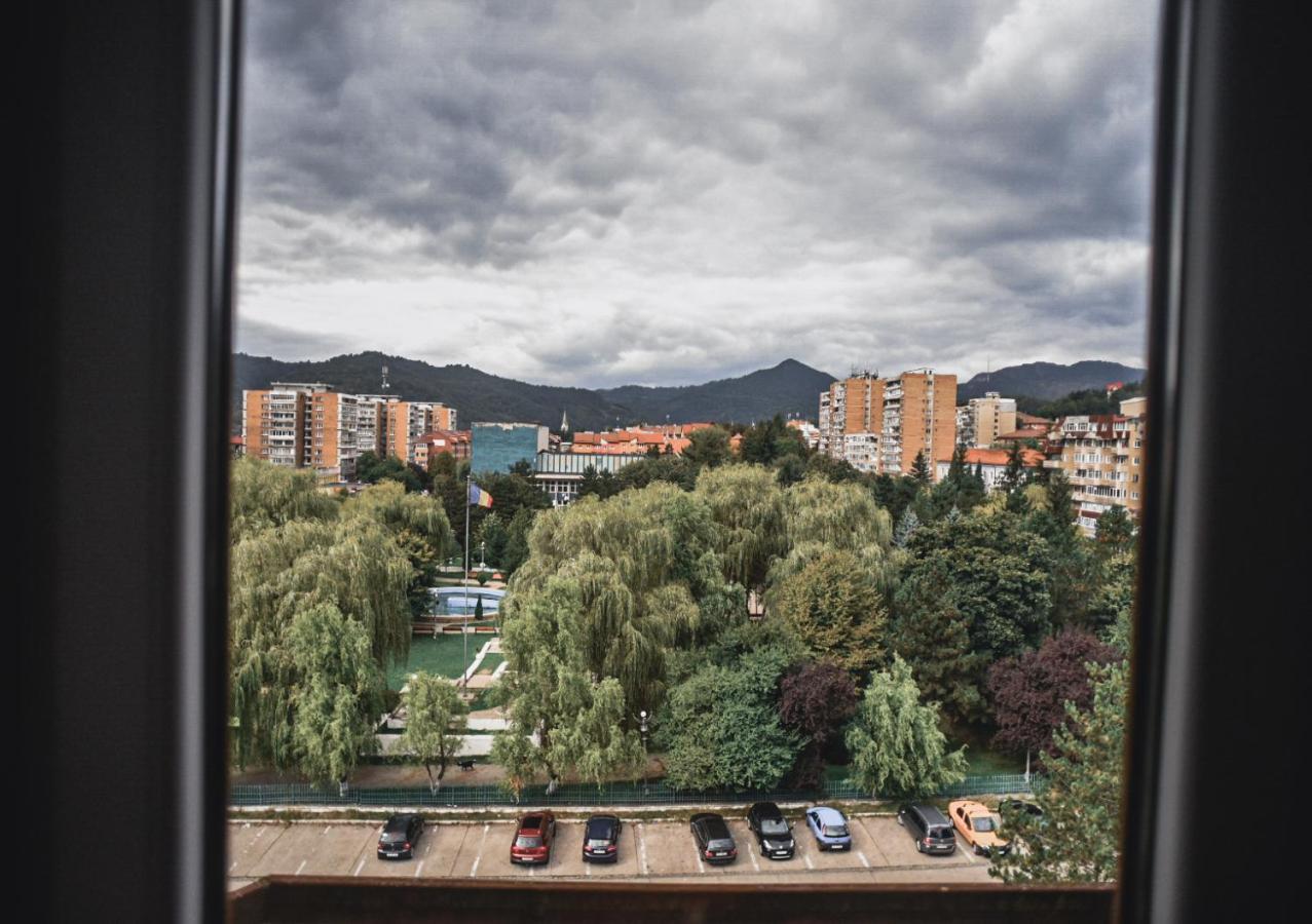 Petrosani Camere De Inchiriat - Hotel Petroshani Srl Buitenkant foto