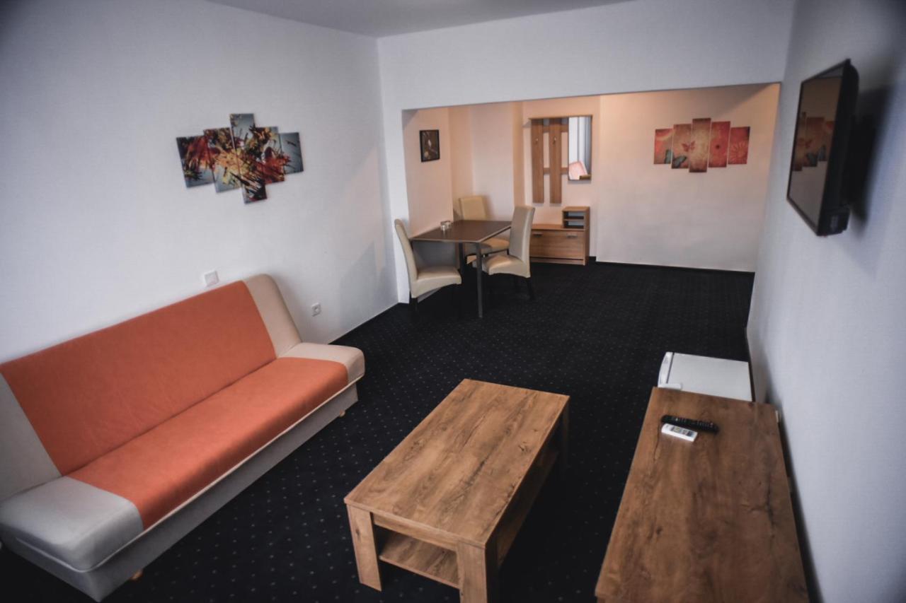 Petrosani Camere De Inchiriat - Hotel Petroshani Srl Buitenkant foto