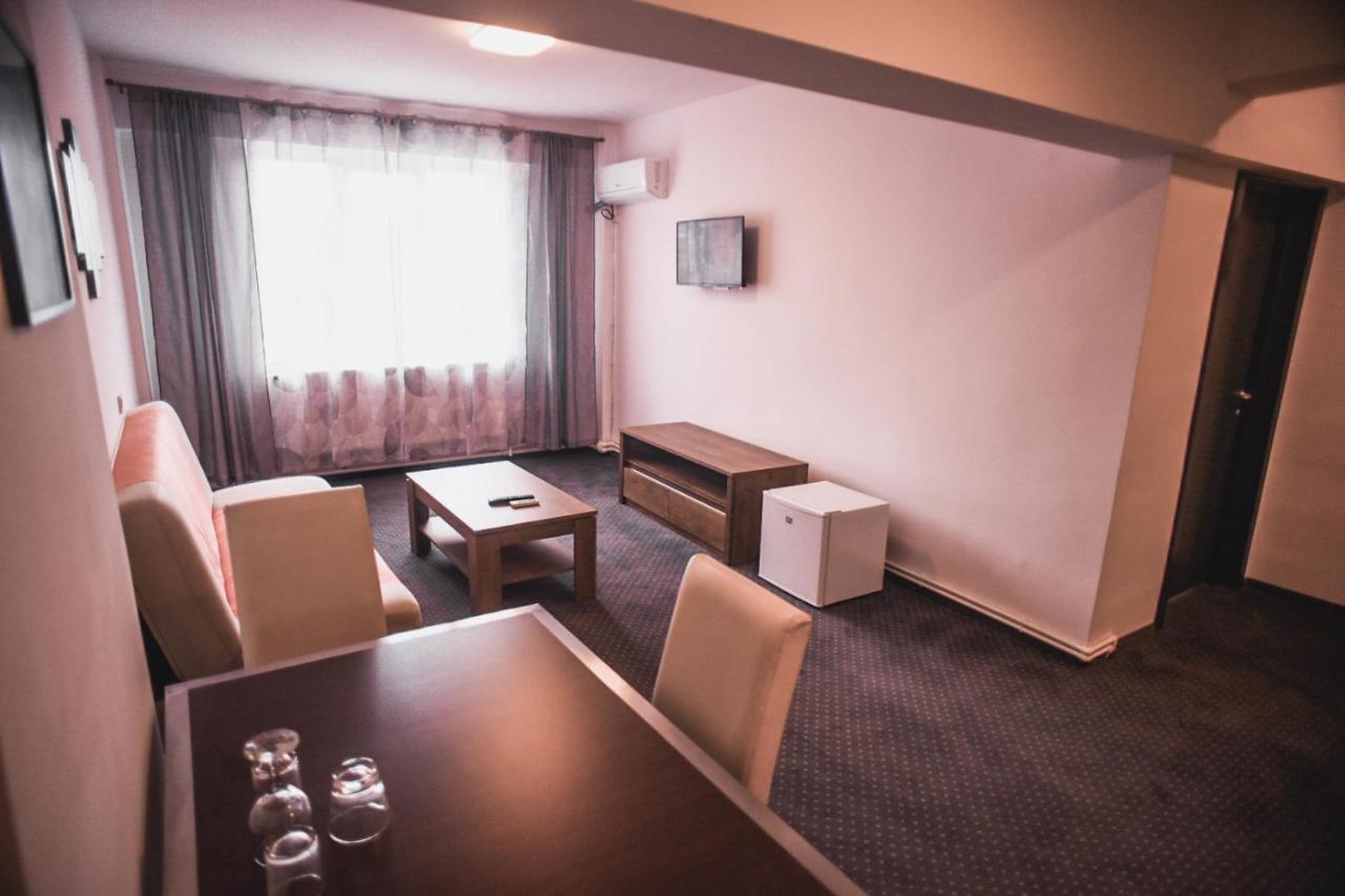 Petrosani Camere De Inchiriat - Hotel Petroshani Srl Buitenkant foto