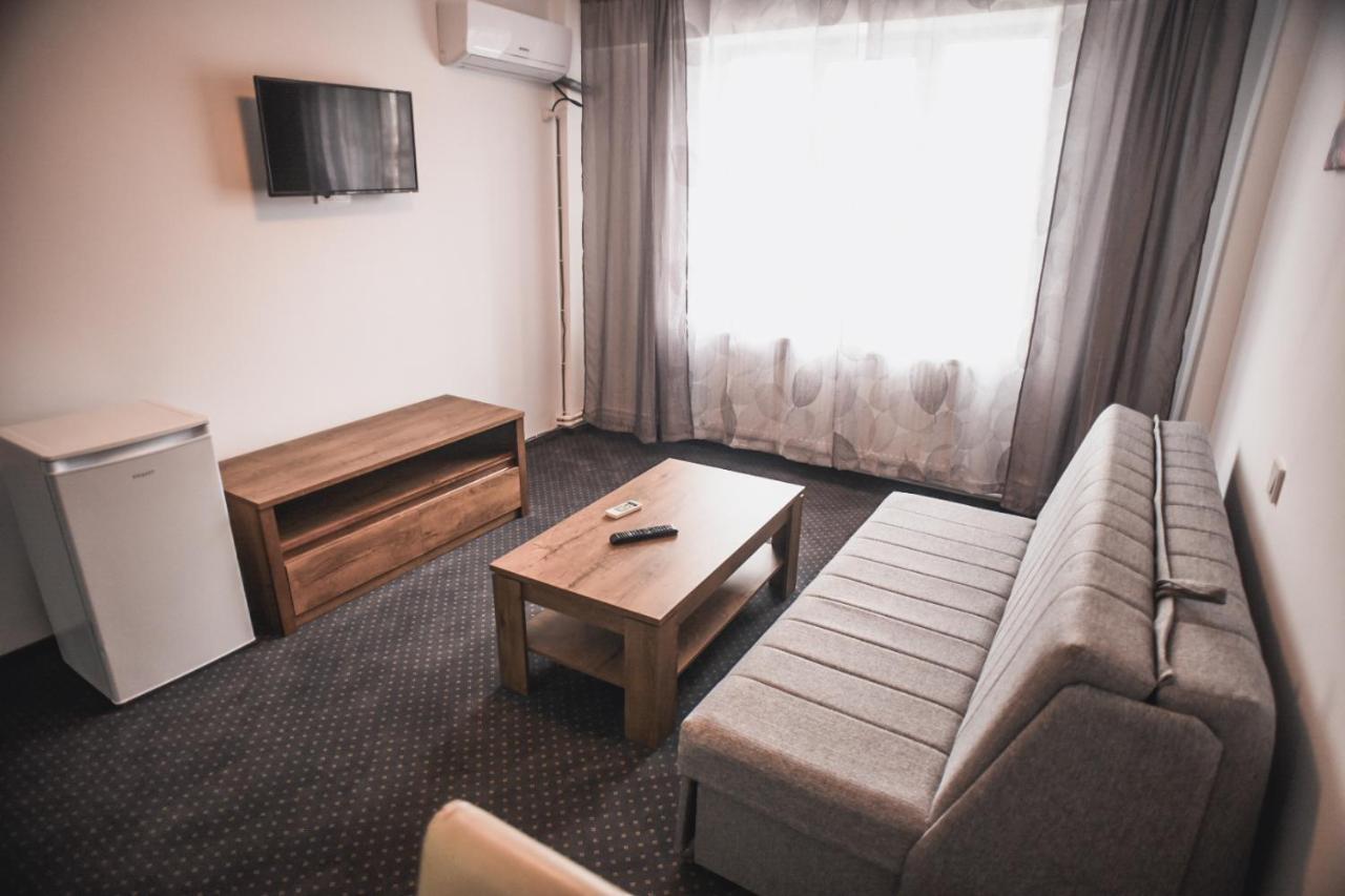 Petrosani Camere De Inchiriat - Hotel Petroshani Srl Buitenkant foto