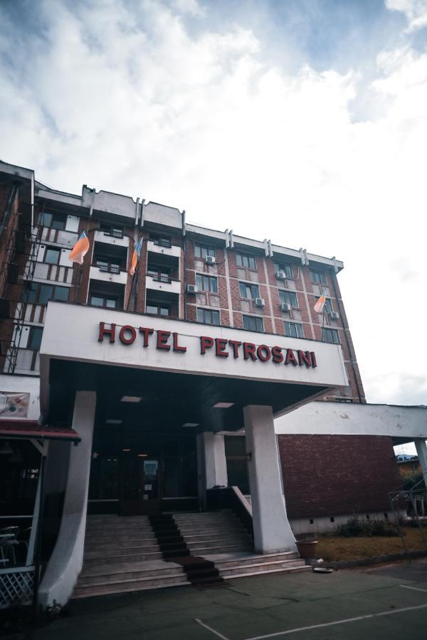 Petrosani Camere De Inchiriat - Hotel Petroshani Srl Buitenkant foto