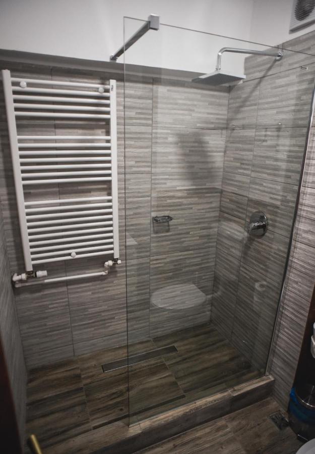 Petrosani Camere De Inchiriat - Hotel Petroshani Srl Buitenkant foto