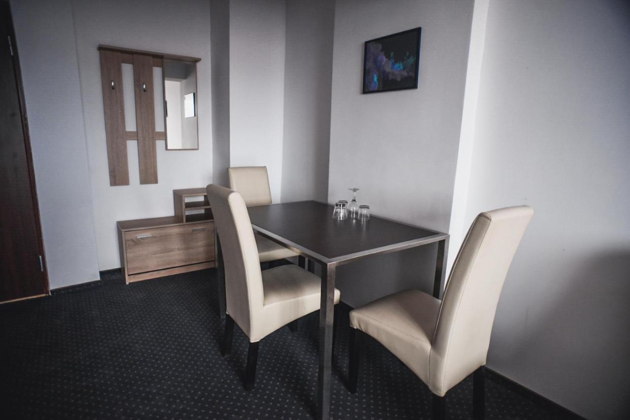 Petrosani Camere De Inchiriat - Hotel Petroshani Srl Buitenkant foto