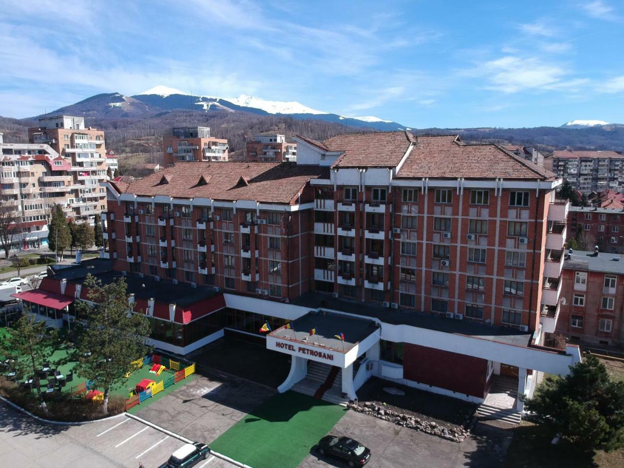 Petrosani Camere De Inchiriat - Hotel Petroshani Srl Buitenkant foto